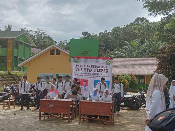 Pemilihan Ketua dan Wakil Ketua Osis MTsN 5 Lebak Periode 2023-2024