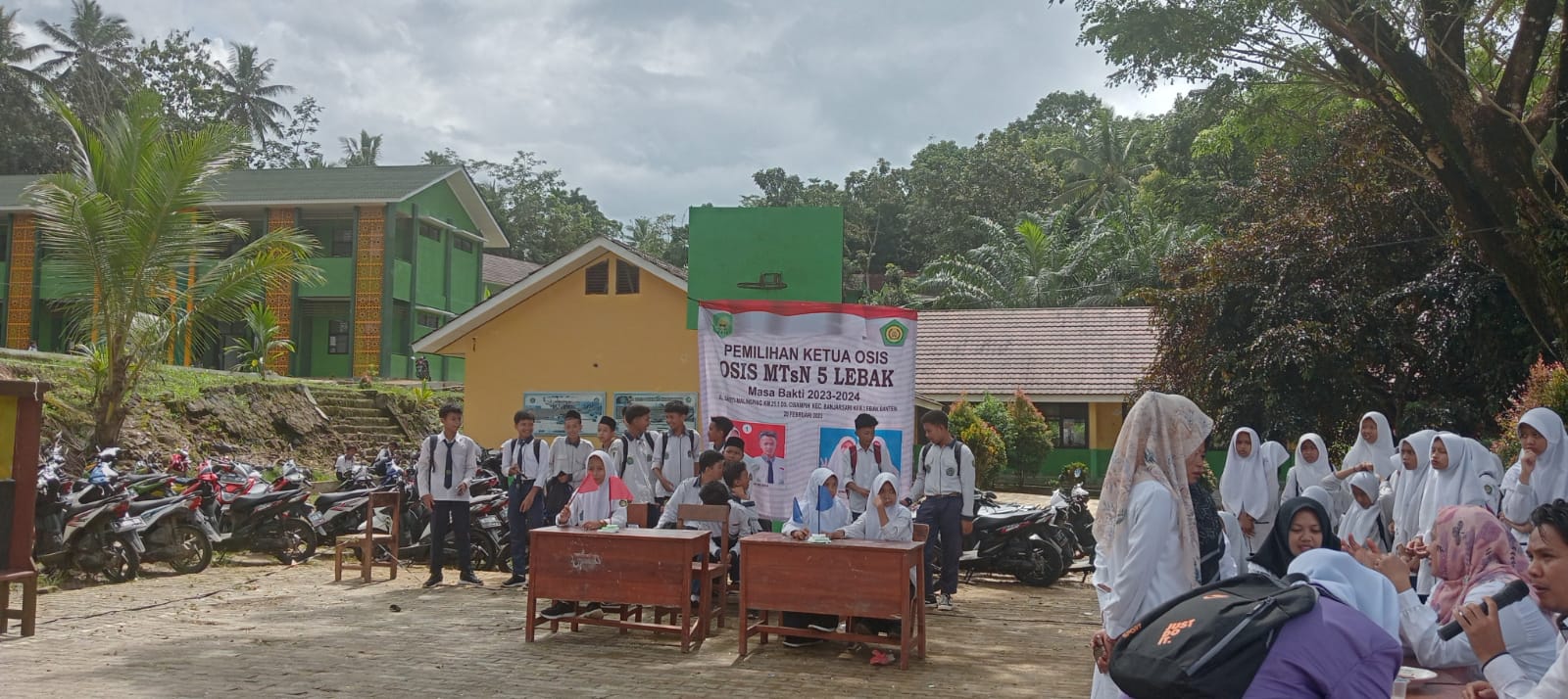 Pemilihan Ketua dan Wakil Ketua Osis MTsN 5 Lebak Periode 2023-2024 Pemilihan Ketua dan Wakil Ketua Osis MTsN 5 Lebak Periode 2023-2024